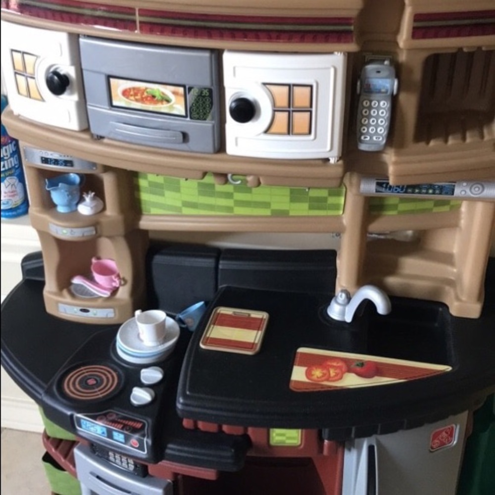 Toy kitchen